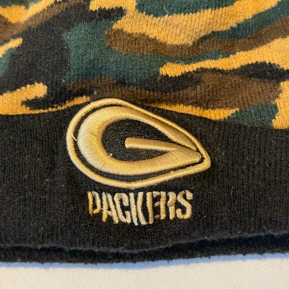 New Era NFL Salute To Service Green Camo Beanie Hat - Picture 3 of 5
